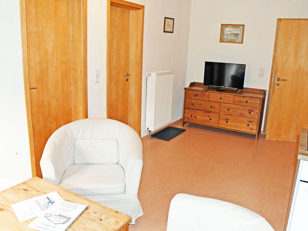 05 Ferienwohnung Leberblümchen - Haus am Höft in Gager mit Seeblick und Sauna detail 2