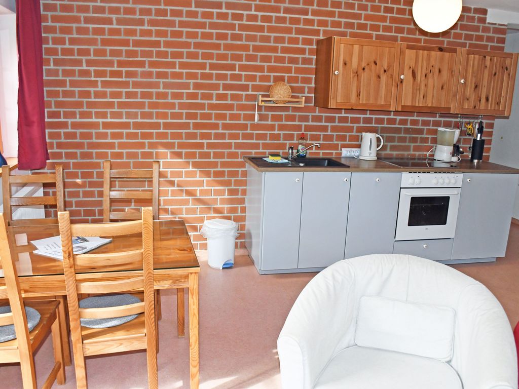 03 Ferienwohnung Wildrose - Haus am Höft in Gager mit Seeblick und Sauna detail 3