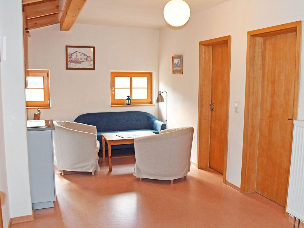 05 Ferienwohnung Leberblümchen - Haus am Höft in Gager mit Seeblick und Sauna detail 1