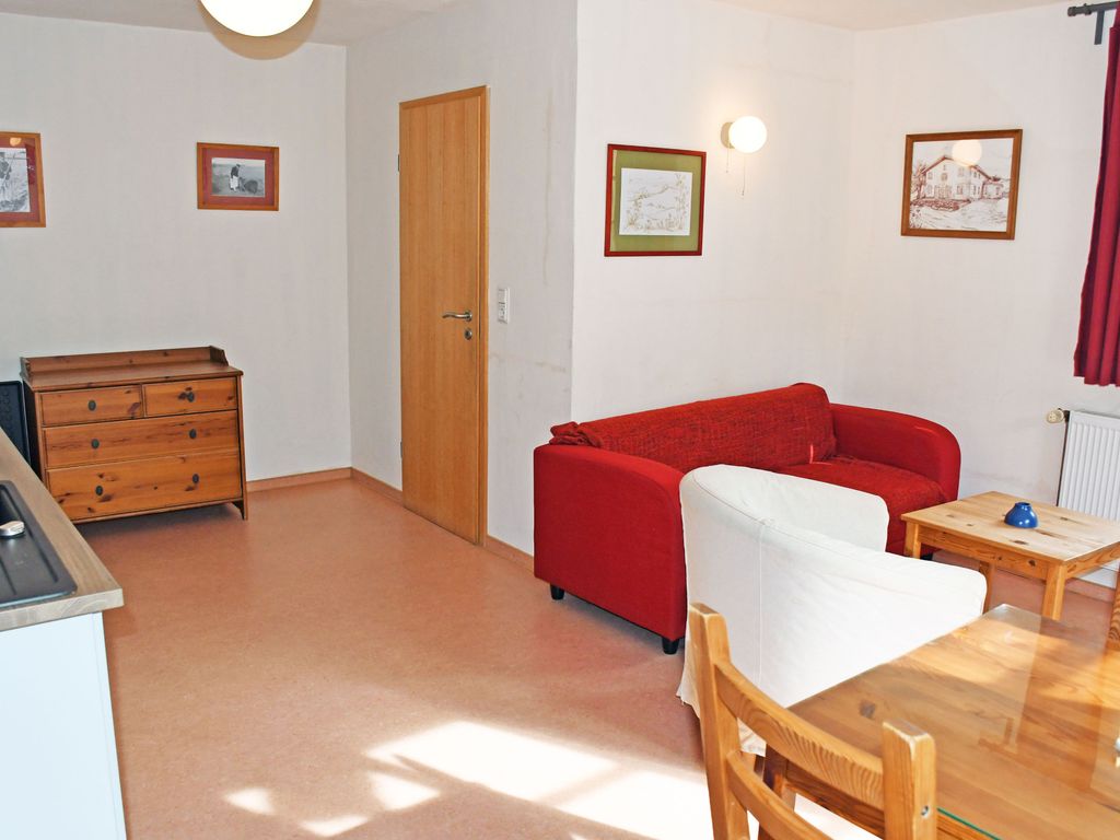 03 Ferienwohnung Wildrose - Haus am Höft in Gager mit Seeblick und Sauna detail 2