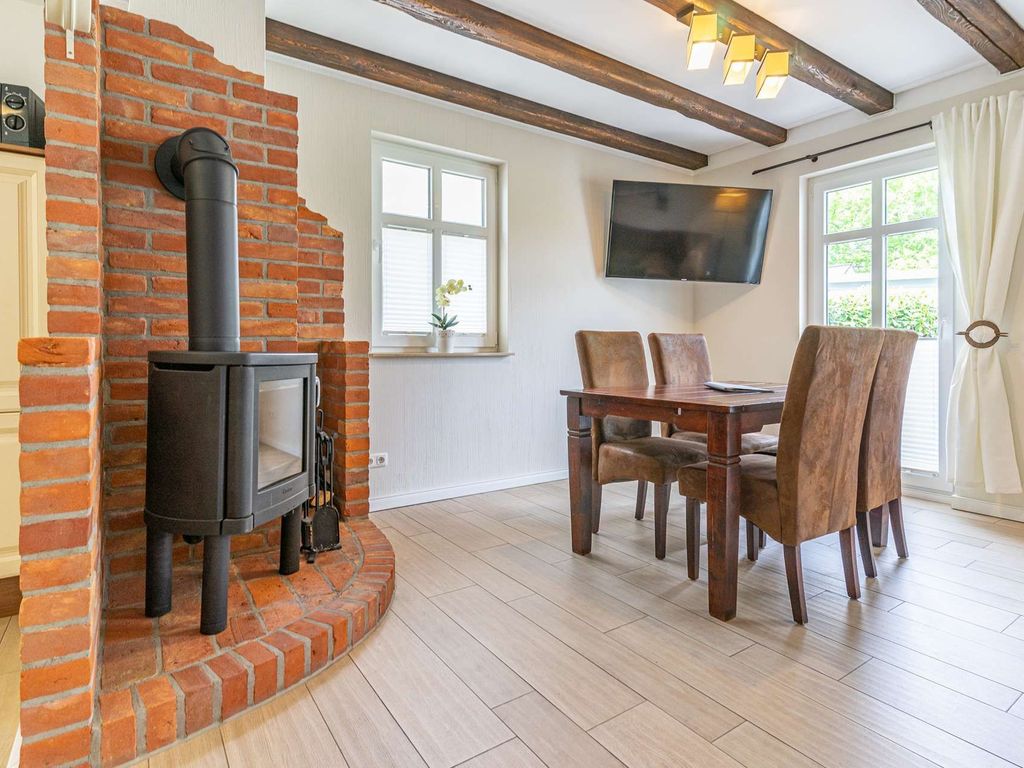 Komfort Appartement - Jasmund - NEU: Ferienhaus mit Kamin, 2 Bäder, 2 SZ - am Wasser detail 2
