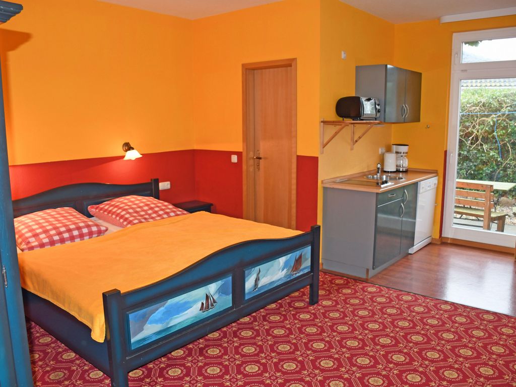 01 Ferienappartement mit Terrasse