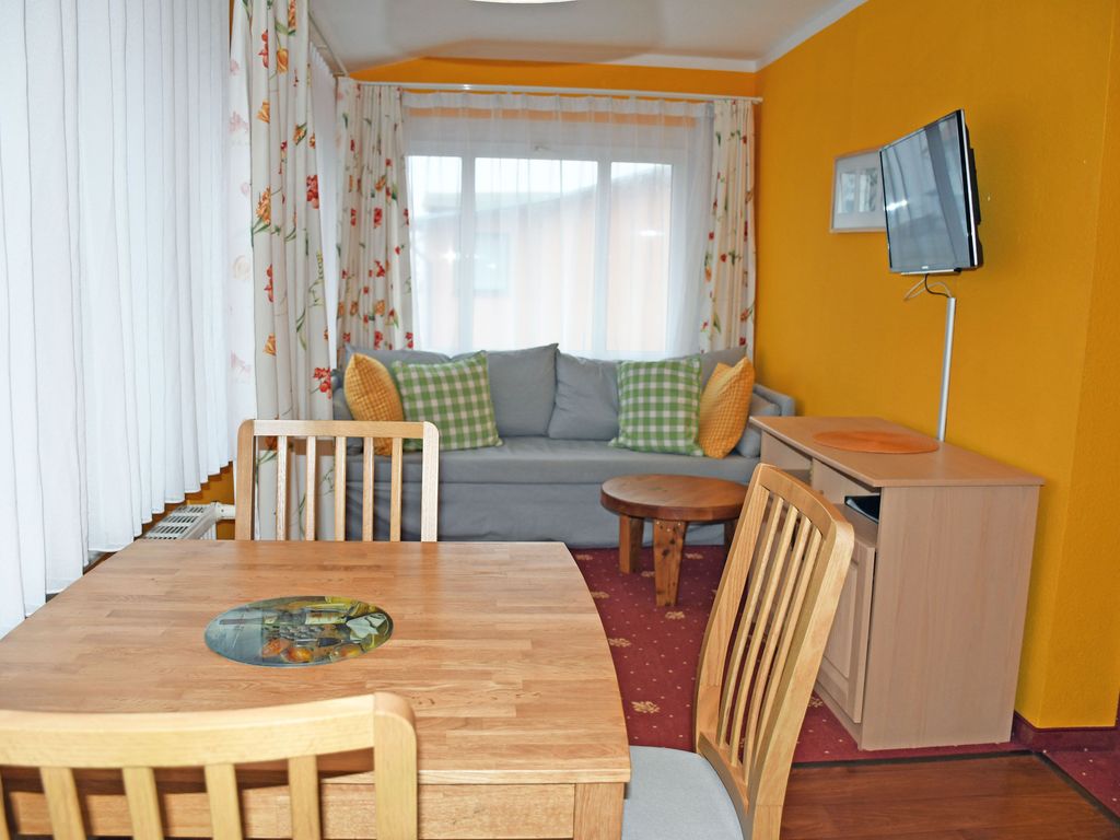 06 Ferienappartement mit Balkon - DEB 009 Appartementhaus auf Mönchgut, 300 m bis zum Strand detail 1