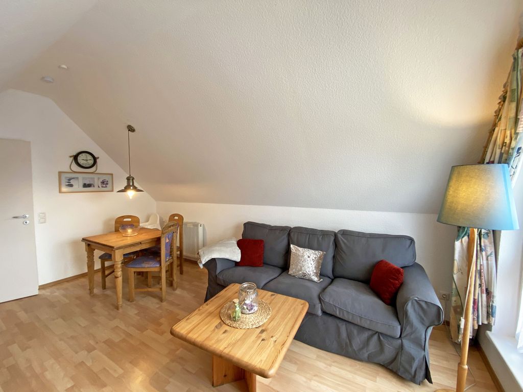 Haus Rügenwind Whg. 05 DG - W: Haus Rügenwind mit 4 komfortablen Wohnungen detail 4