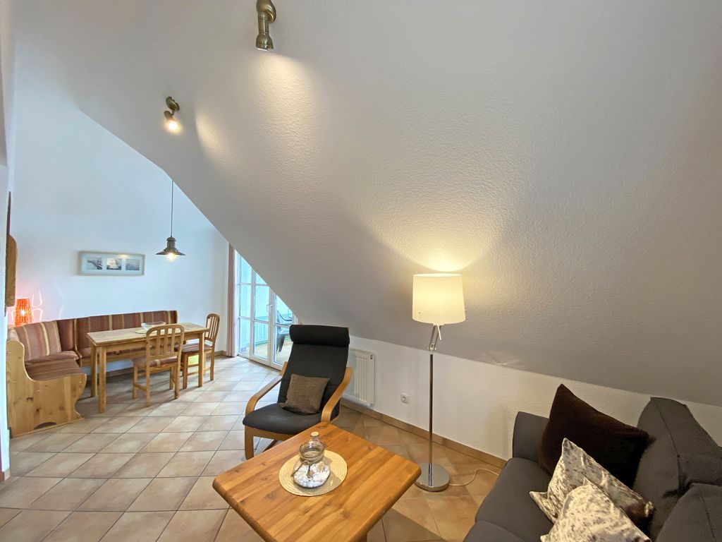 Haus Rügenwind Whg. 03 1. Etage mit Balkon - W: Haus Rügenwind mit 4 komfortablen Wohnungen detail 2