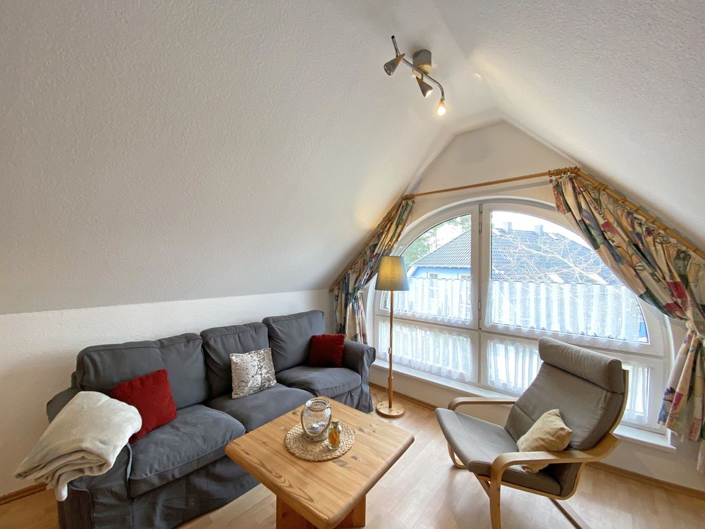 Haus Rügenwind Whg. 05 DG - W: Haus Rügenwind mit 4 komfortablen Wohnungen detail 2