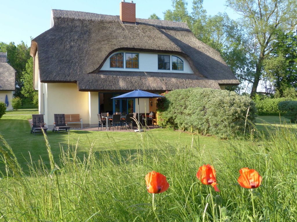 Behagliches Reetdachhaus Eibe 1 Sauna Kamin Wallbox