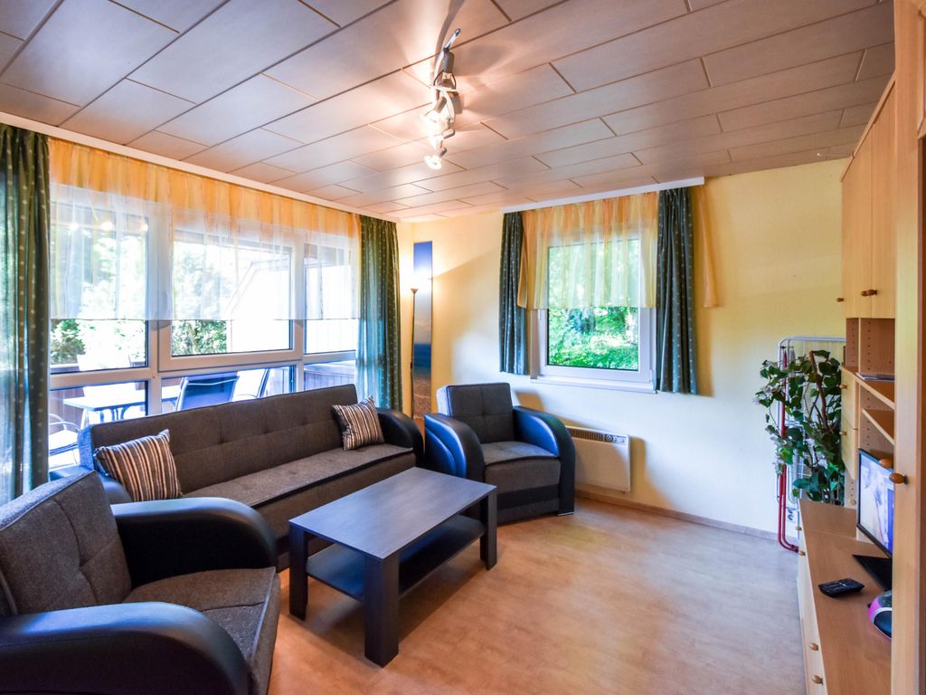 Ferienbungalows am Rand des Buchenwaldes im Ostseebad Sellin detail 4