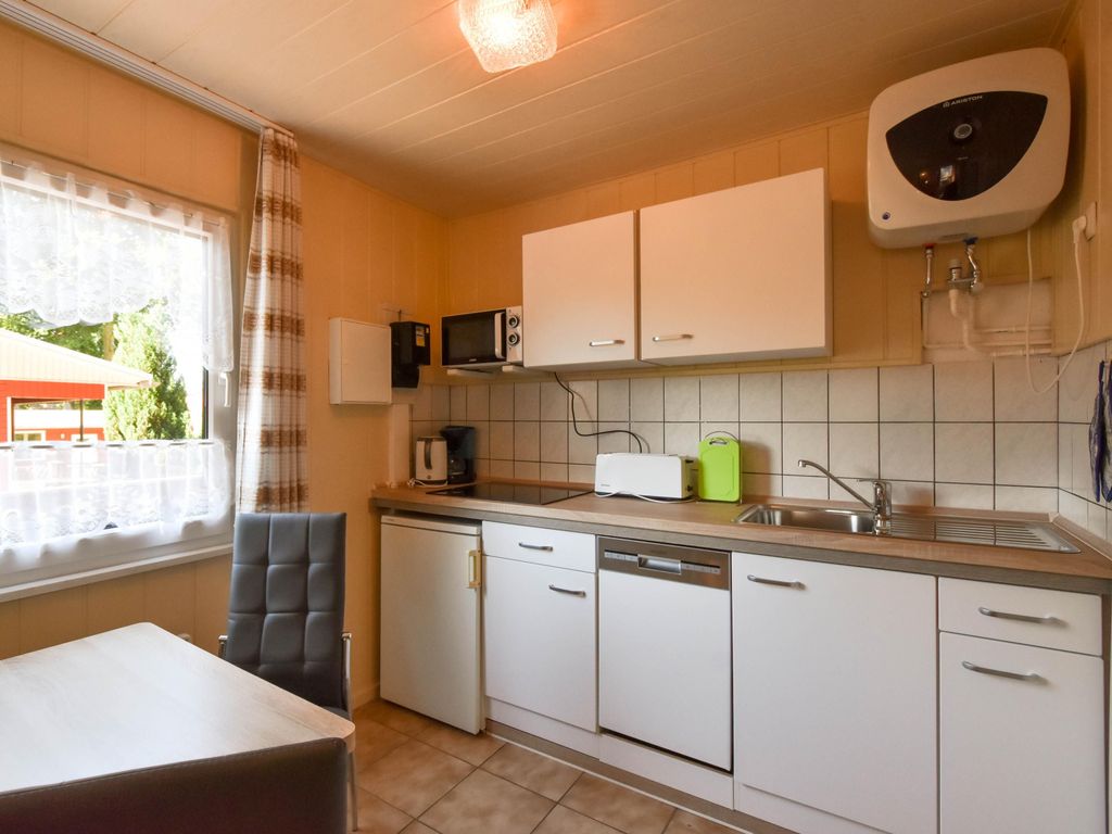Ferienbungalows am Rand des Buchenwaldes im Ostseebad Sellin detail 2