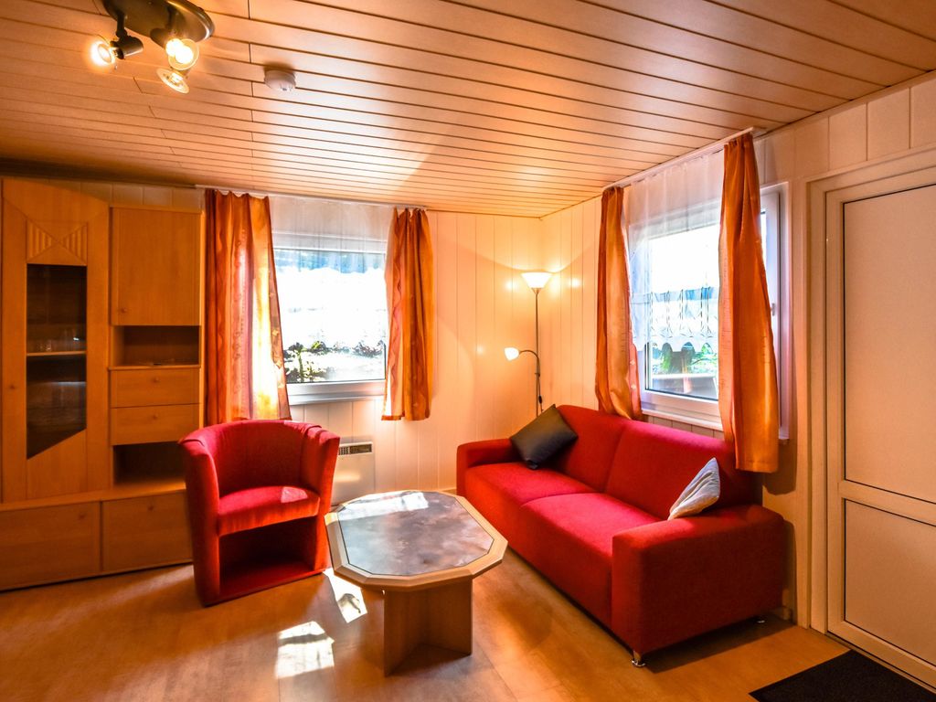 Ferienbungalows am Rand des Buchenwaldes im Ostseebad Sellin detail 1