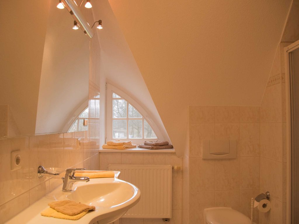 Ferienwohnung mit Balkon 0G 2 - Landhaus mit Reetdach am Teich detail 4