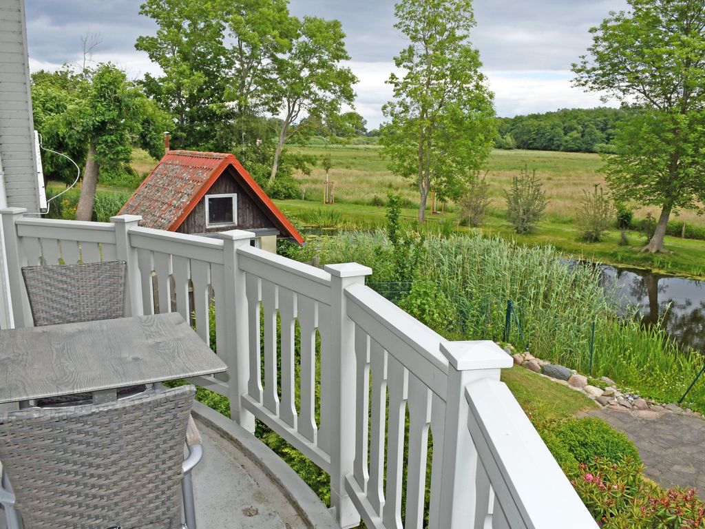 Ferienwohnung mit Balkon 0G 1 - Landhaus mit Reetdach am Teich detail 4