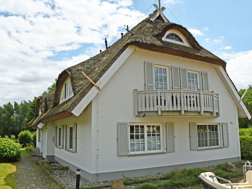 Landhaus mit Reetdach am Teich detail 2