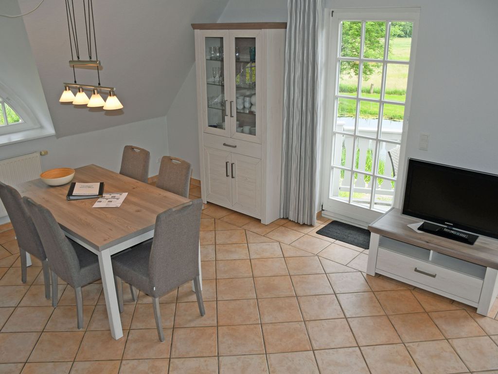 Ferienwohnung mit Balkon 0G 1 - Landhaus mit Reetdach am Teich detail 2