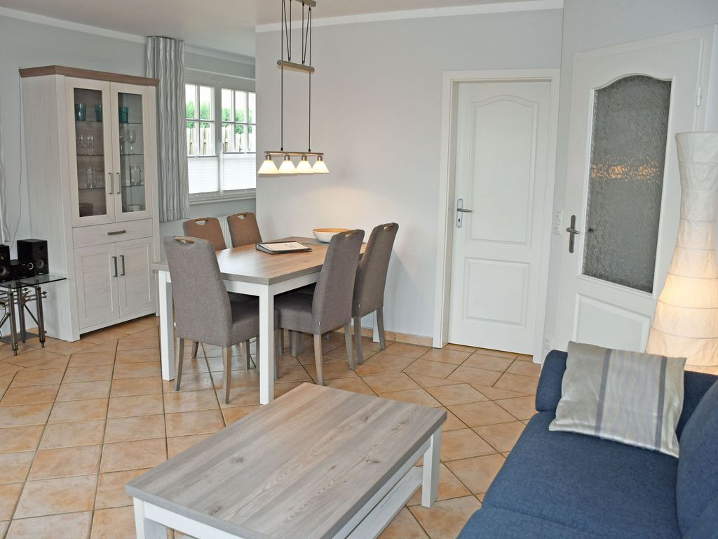 Ferienwohnung EG 2 mit Terrasse und Strandkorb