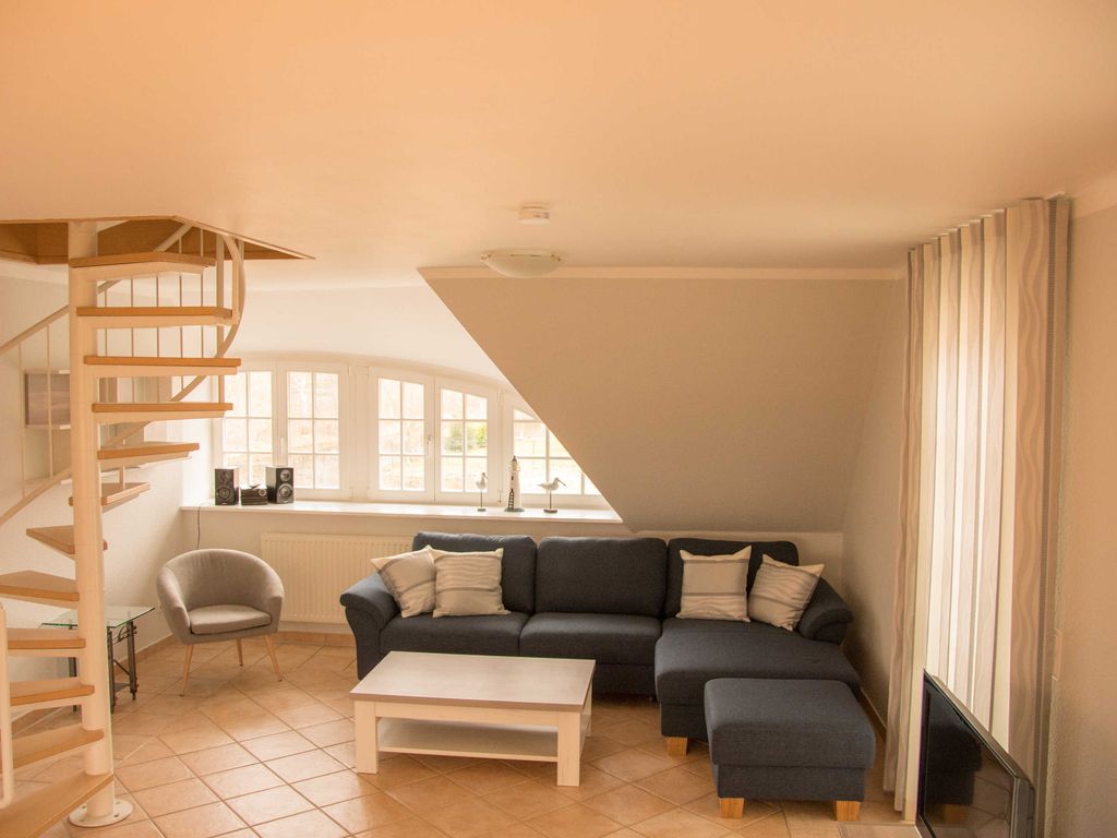 Ferienwohnung mit Balkon 0G 2 - Landhaus mit Reetdach am Teich detail 1