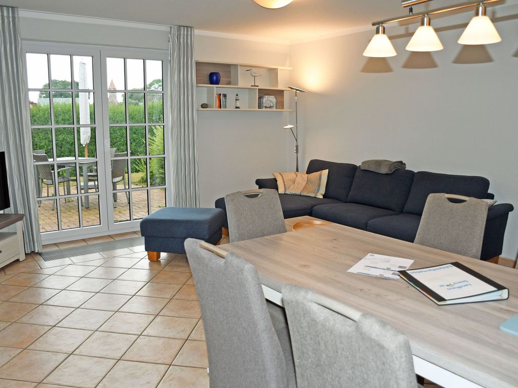 Ferienwohnung EG 1 mit Terrasse und Strandkorb - Landhaus mit Reetdach am Teich detail 1