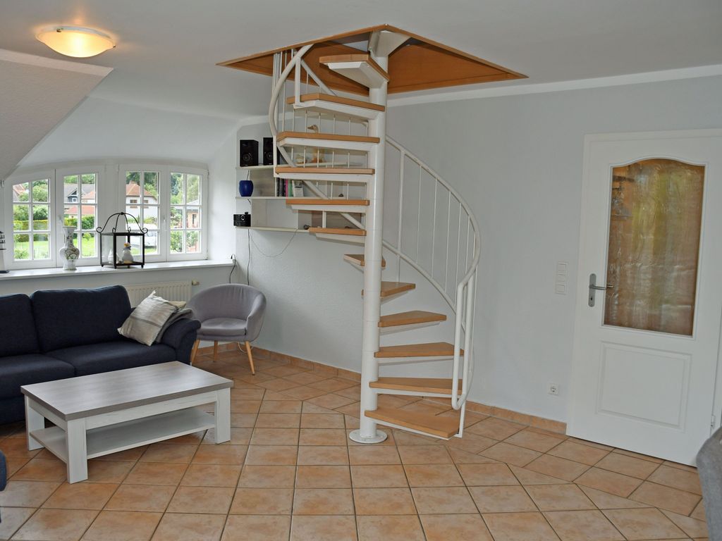 Ferienwohnung mit Balkon 0G 1 - Landhaus mit Reetdach am Teich detail 1