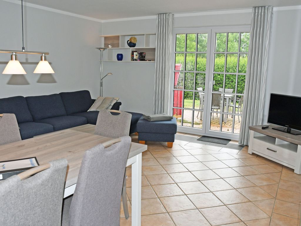 Ferienwohnung EG 2 mit Terrasse und Strandkorb - Landhaus mit Reetdach am Teich detail 1