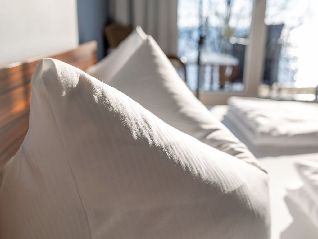 Doppelzimmer seitlich - Strandhotel Dranske detail 4
