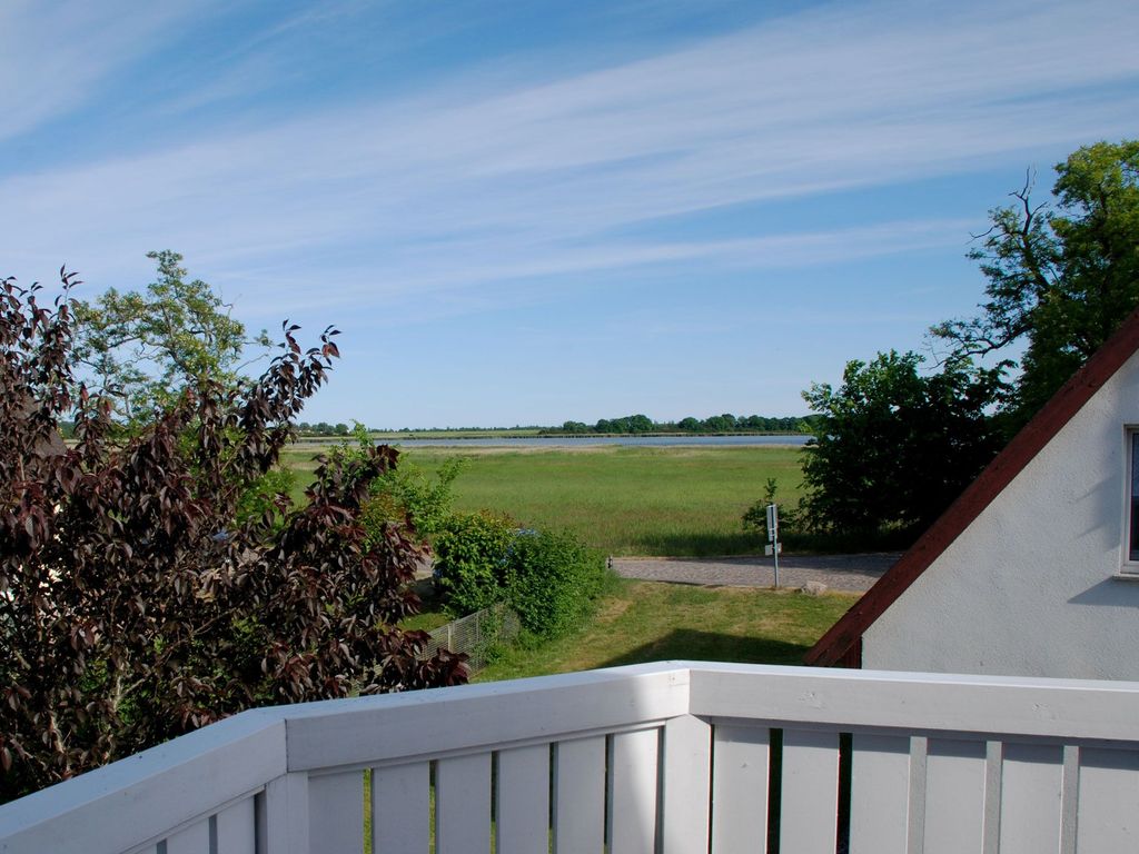 Ferienwohnung Rügen mit Seeblick und Sonnenbalkon - Ferienwohnungen an der Hagenschen Wiek auf Rügen detail 1