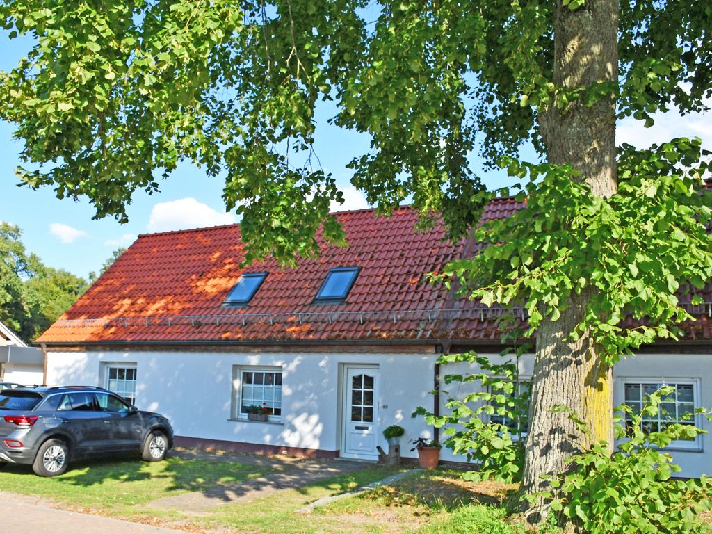 Ferienwohnungen auf dem Pommernhof mit großem Garten! detail 1