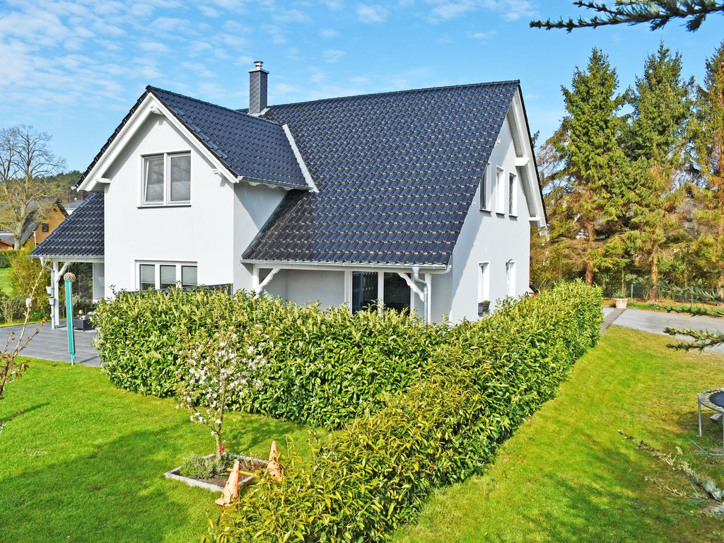 Ferienwohnung Sellin mit Terrasse am Seepark detail 1