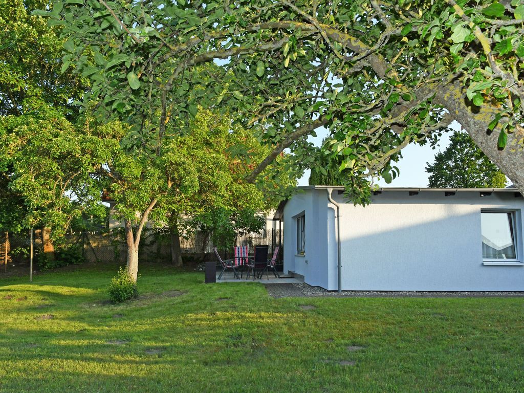 Ferienbungalow mit großem Garten im Ostseebad Göhren detail 2