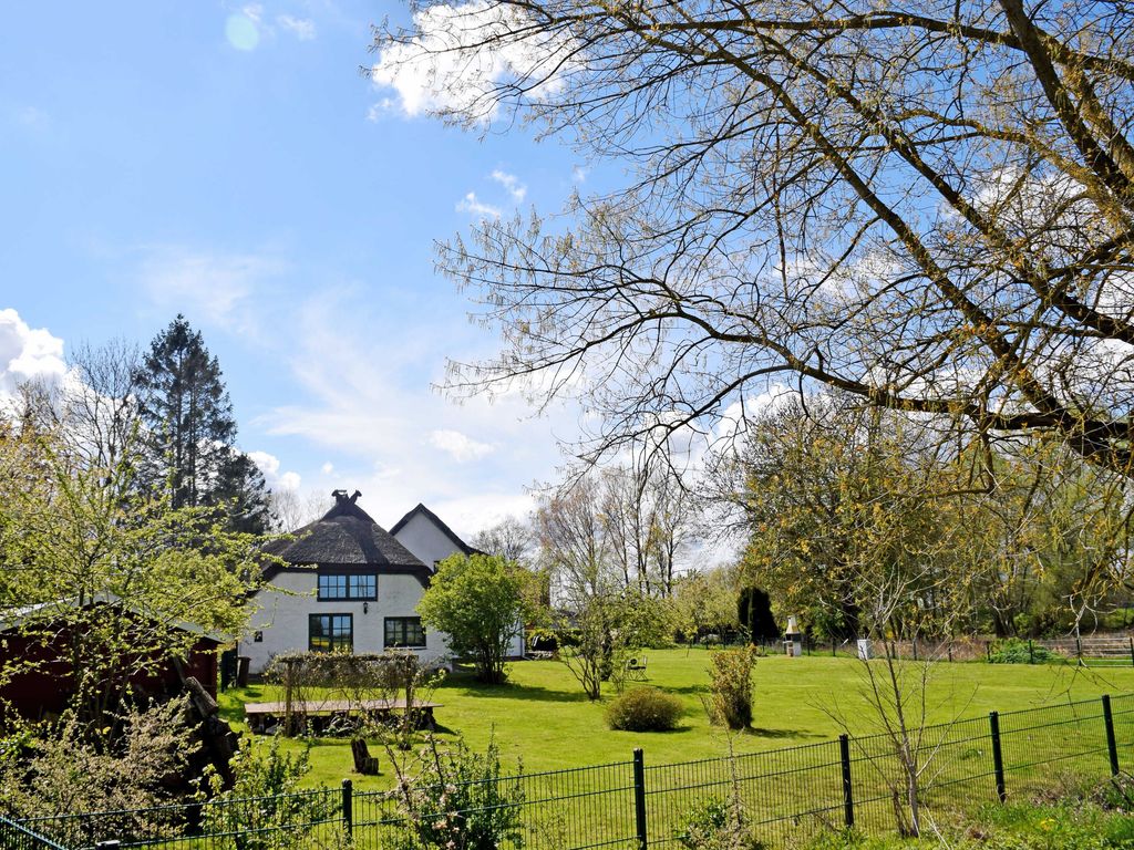 Ferienhaus und -wohnung unterm Reetdach in Woorke