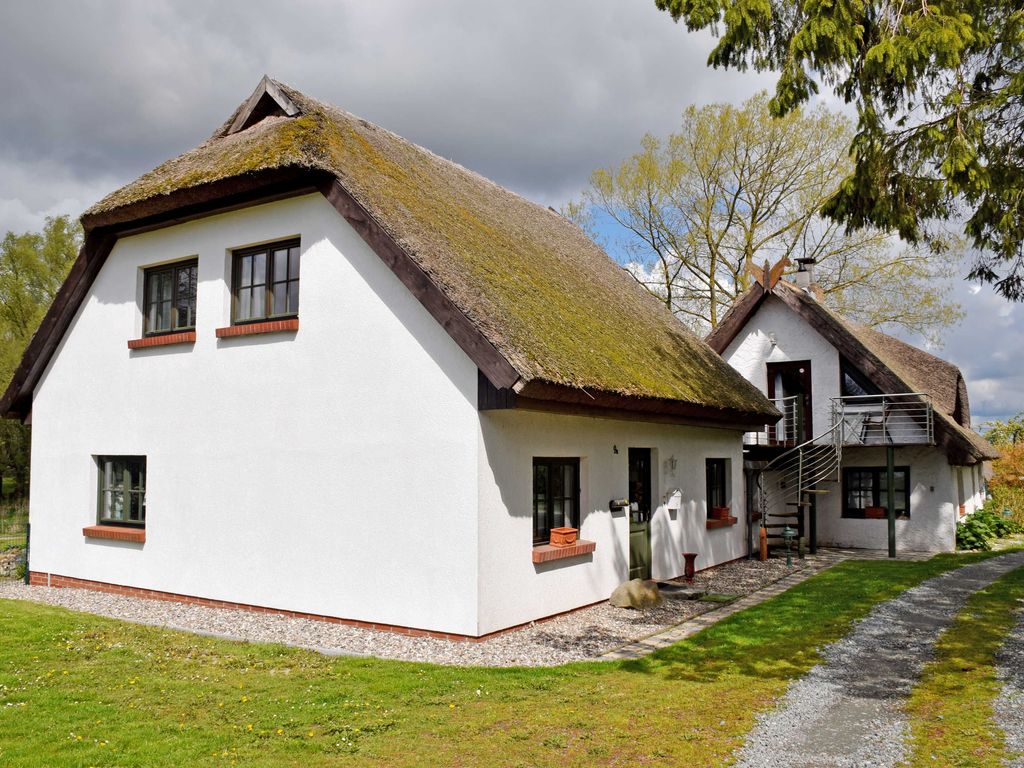 Ferienhaus und -wohnung unterm Reetdach in Woorke detail 4