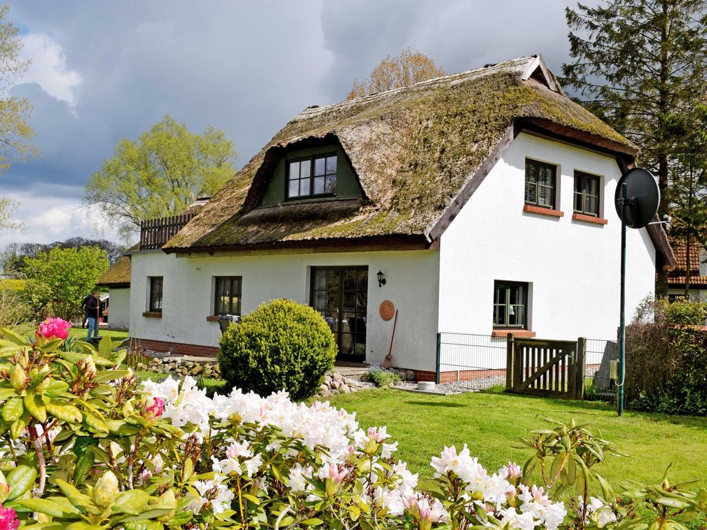 Ferienhaus und -wohnung unterm Reetdach in Woorke detail 1