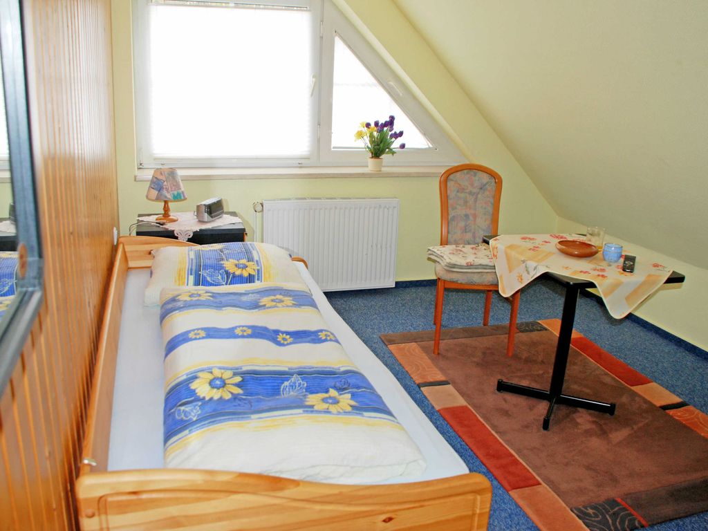 06 Einzelzimmer