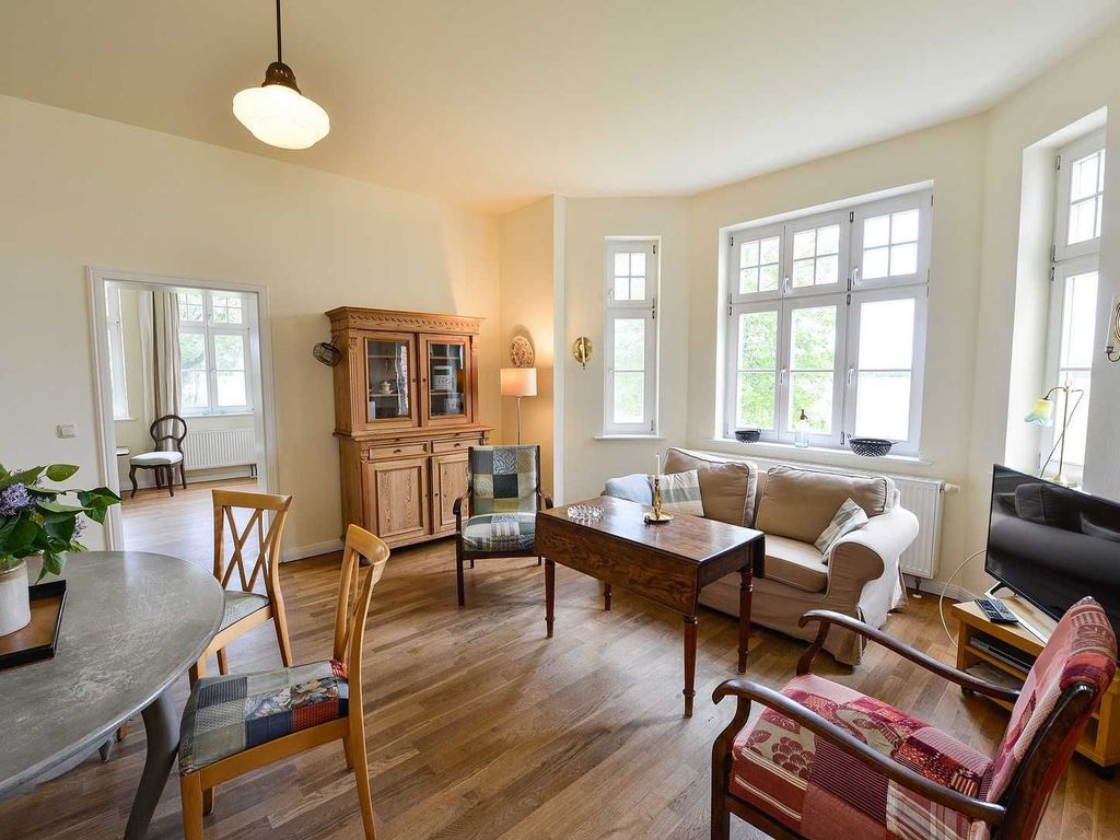 Ferienwohnung 3 mit Seeblick und Terrasse - Gut Grubnow Rügen detail 1