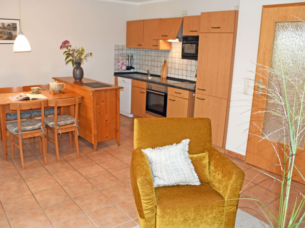 02 Ferienwohnung mit Gartenterrasse - Ferienwohnungen im Fischerdorf und unterm Reetdach detail 4