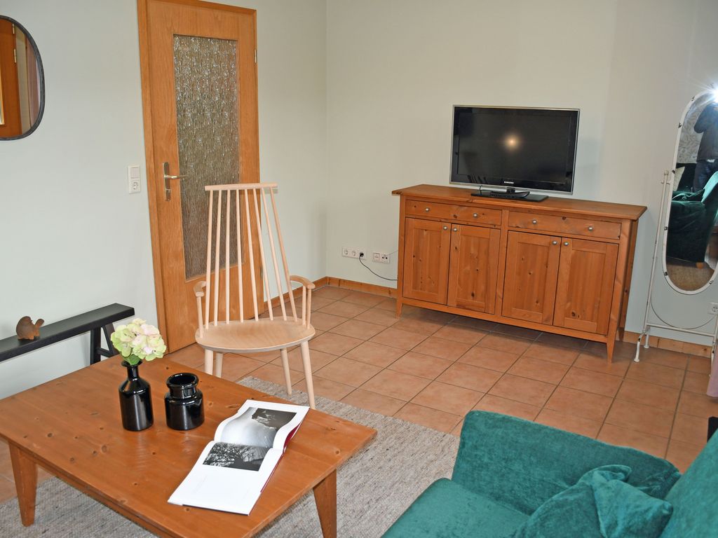 01 Ferienwohnung mit Gartenterrasse - Ferienwohnungen im Fischerdorf und unterm Reetdach detail 3