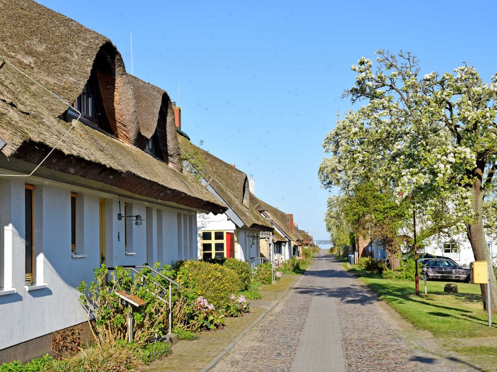 Ferienwohnungen im Fischerdorf und unterm Reetdach detail 2