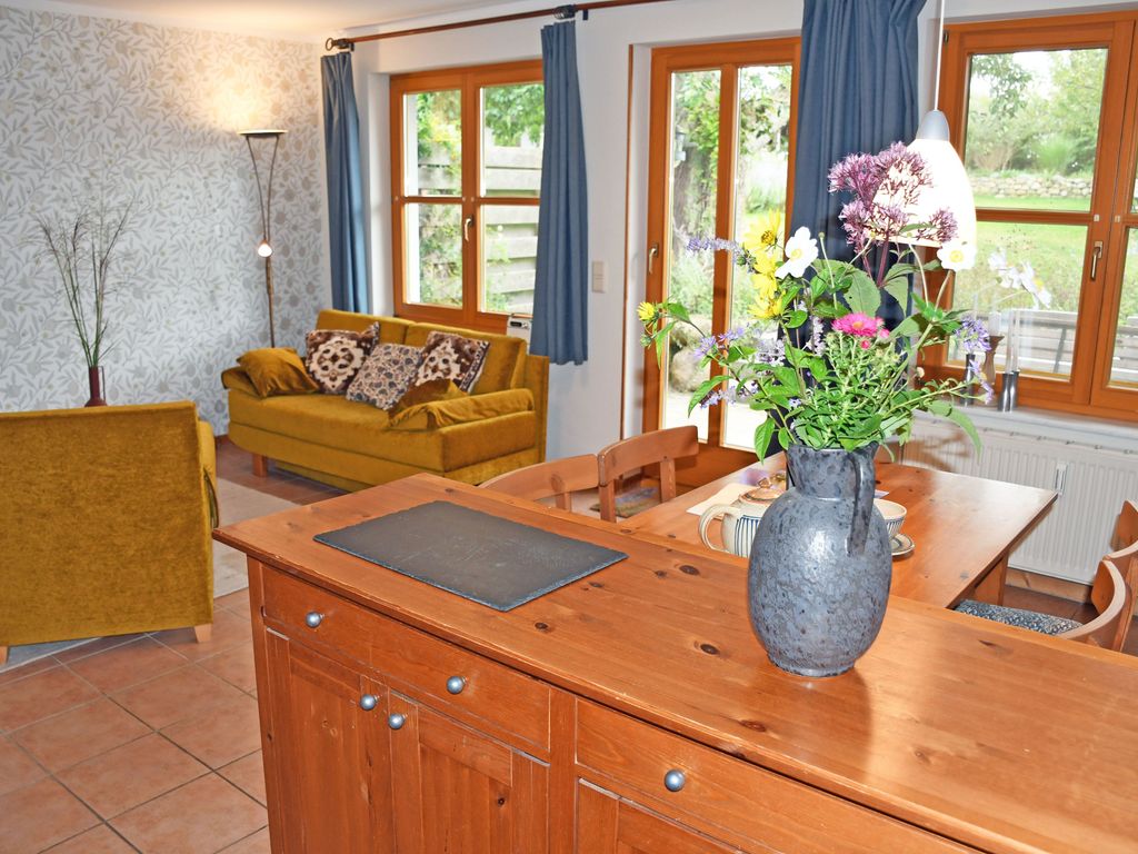 02 Ferienwohnung mit Gartenterrasse - Ferienwohnungen im Fischerdorf und unterm Reetdach detail 3