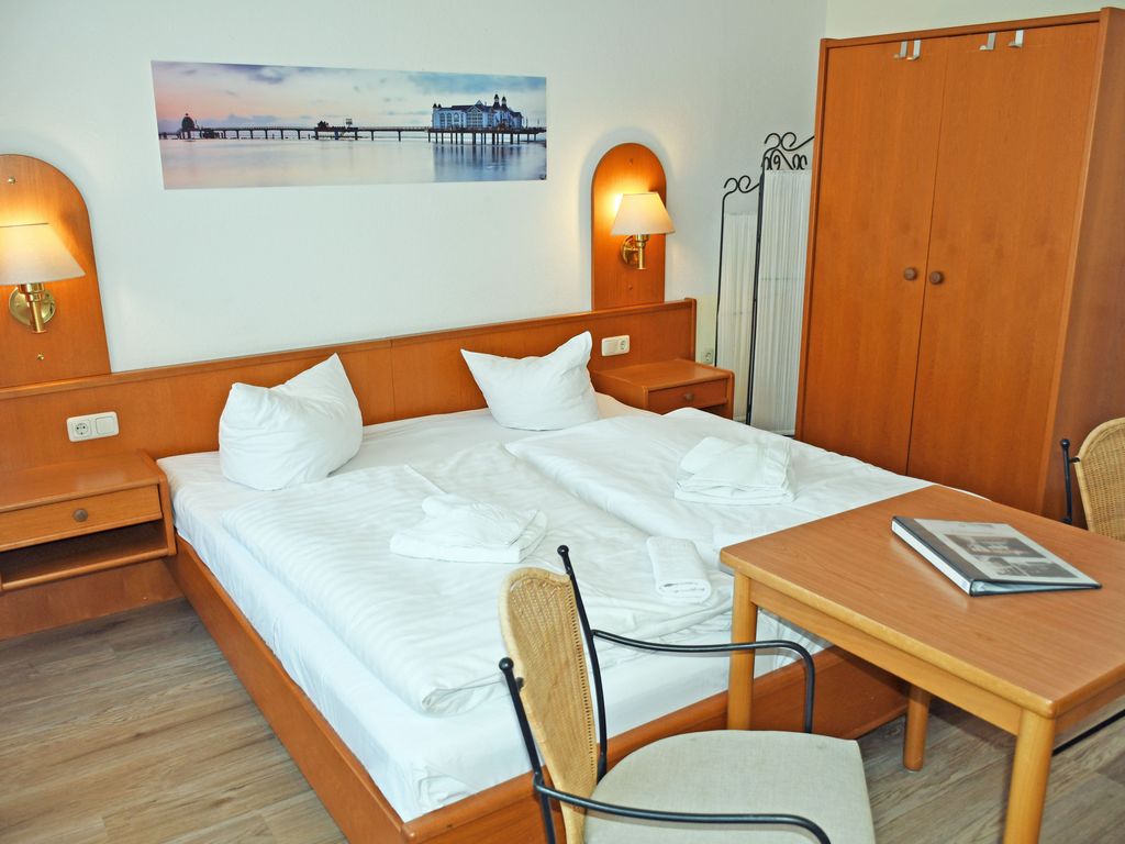 Budgetzimmer mit Dusche/WC auf dem Flur 27 - Wilhelms Hostel im Ostseebad Sellin detail 1
