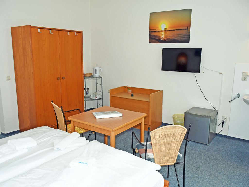 Budgetzimmer mit Dusche/WC auf dem Flur 22 - Wilhelms Hostel im Ostseebad Sellin detail 3