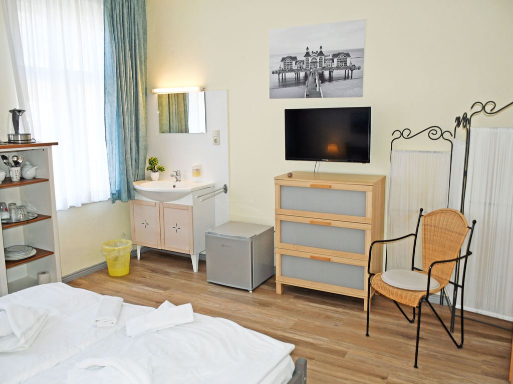 Budgetzimmer mit Dusche/WC auf dem Flur 26 - Wilhelms Hostel im Ostseebad Sellin detail 3