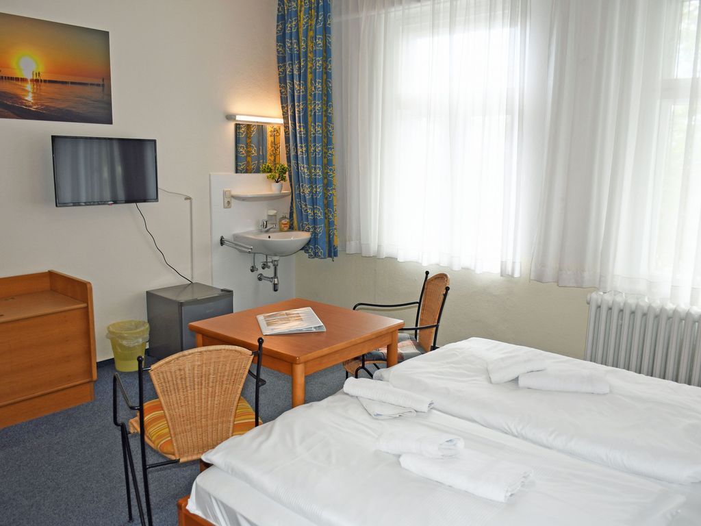 Budgetzimmer mit Dusche/WC auf dem Flur 22 - Wilhelms Hostel im Ostseebad Sellin detail 2
