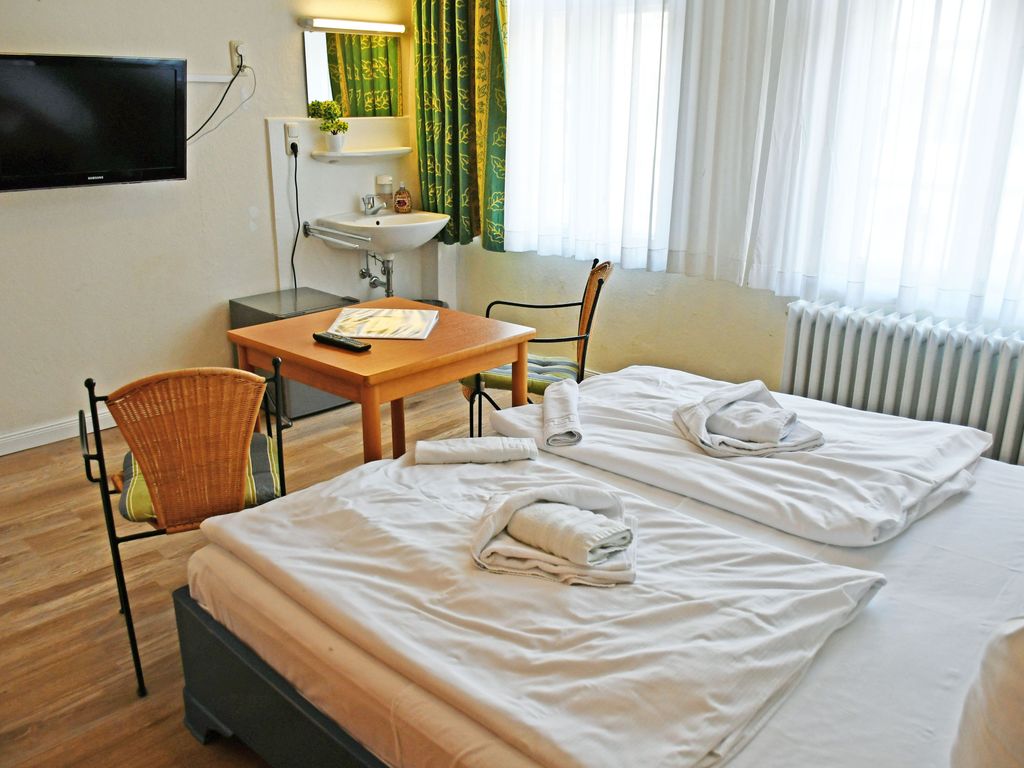 Budgetzimmer mit Dusche/WC auf dem Flur 28 - Wilhelms Hostel im Ostseebad Sellin detail 3