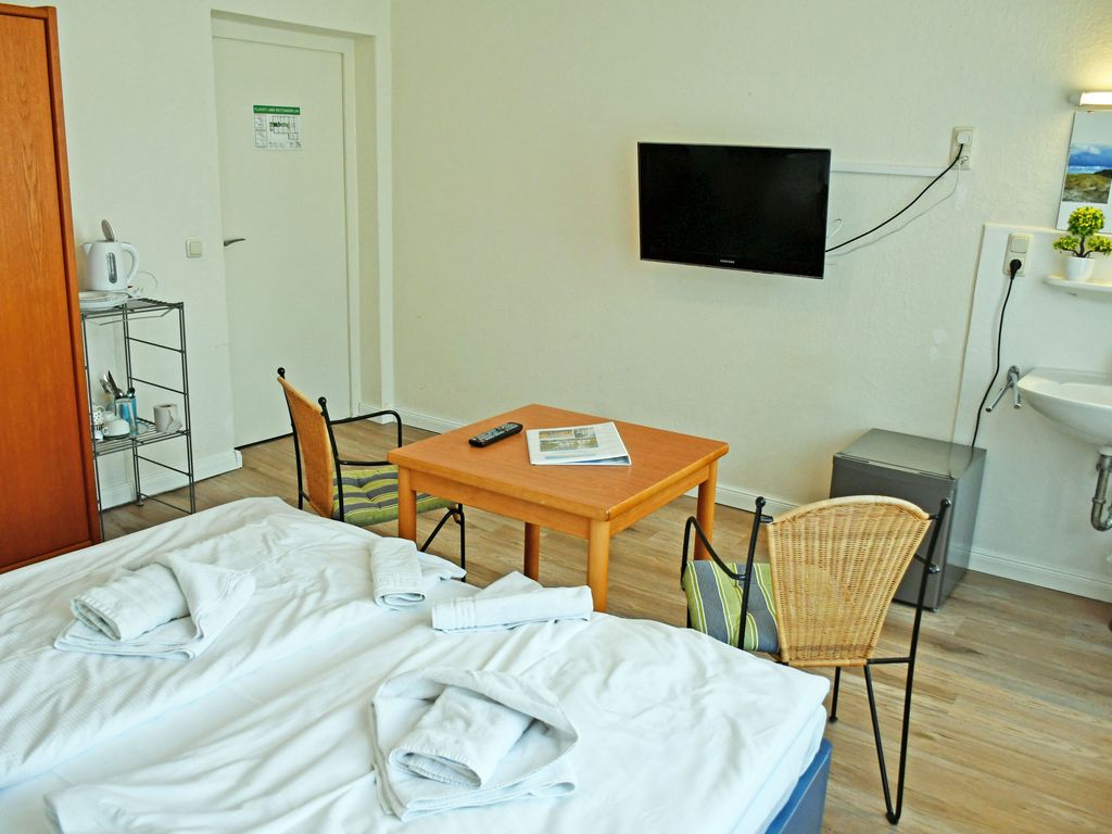 Budgetzimmer mit Dusche/WC auf dem Flur 28 - Wilhelms Hostel im Ostseebad Sellin detail 2