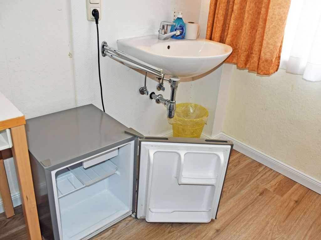 Budgetzimmer mit Dusche/WC auf dem Flur 27 - Wilhelms Hostel im Ostseebad Sellin detail 4