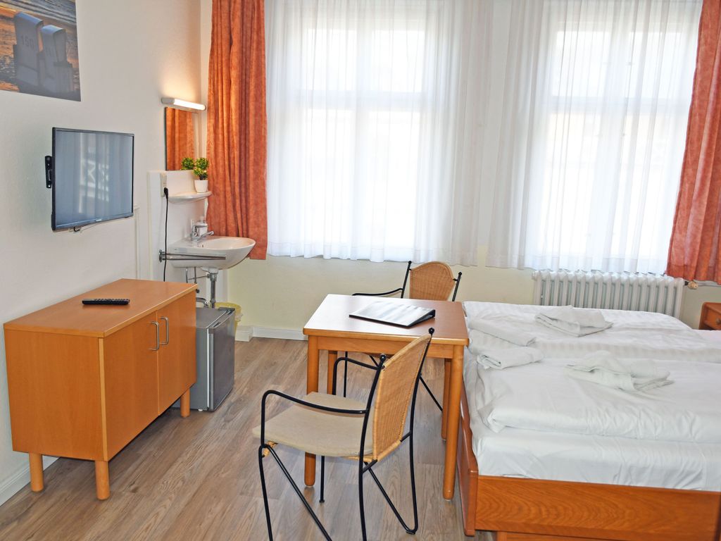Budgetzimmer mit Dusche/WC auf dem Flur 27 - Wilhelms Hostel im Ostseebad Sellin detail 3